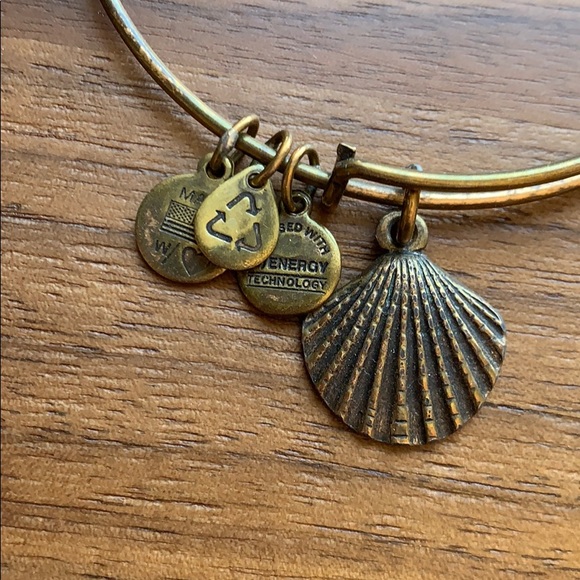 Alex & Ani shell bracelet / gold shell - Picture 2 of 2